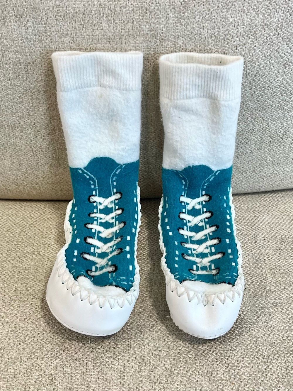 Mocc Ons 2-3YR NON-SLIP Leather Sole Sock Shoes White Teal Sneaker Slippers GUC